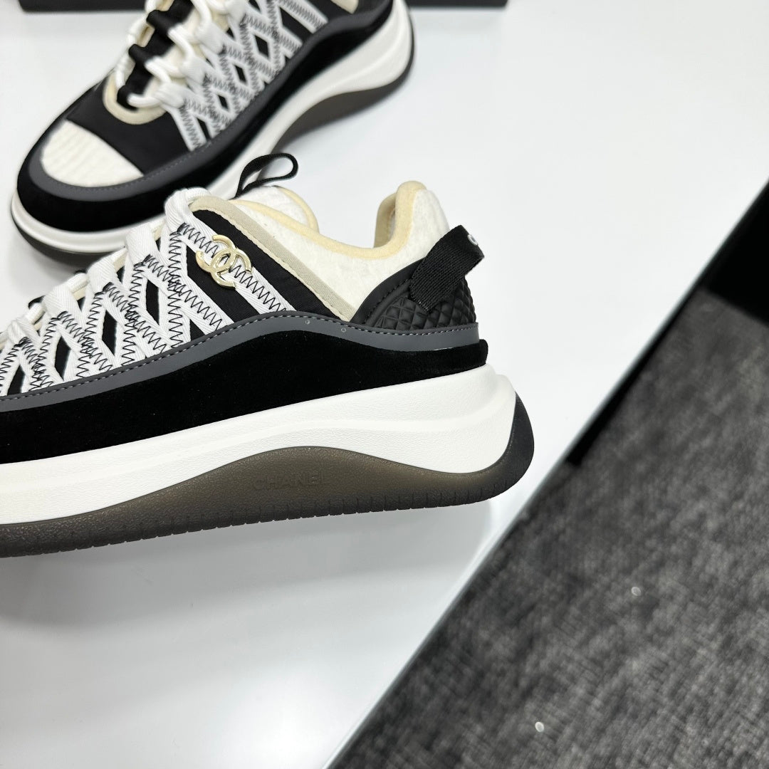 CC 26s Casual Sneakers White Black Fabric Cowhide 626376