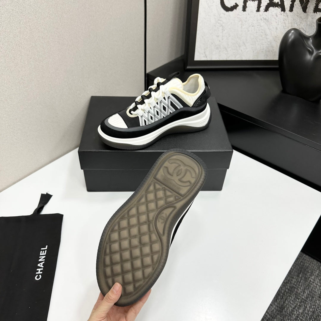 CC 26s Casual Sneakers White Black Fabric Cowhide 626376