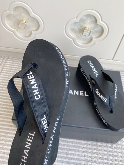 CC 26s Thong Sandals 65 Black Rubber Leather 647674