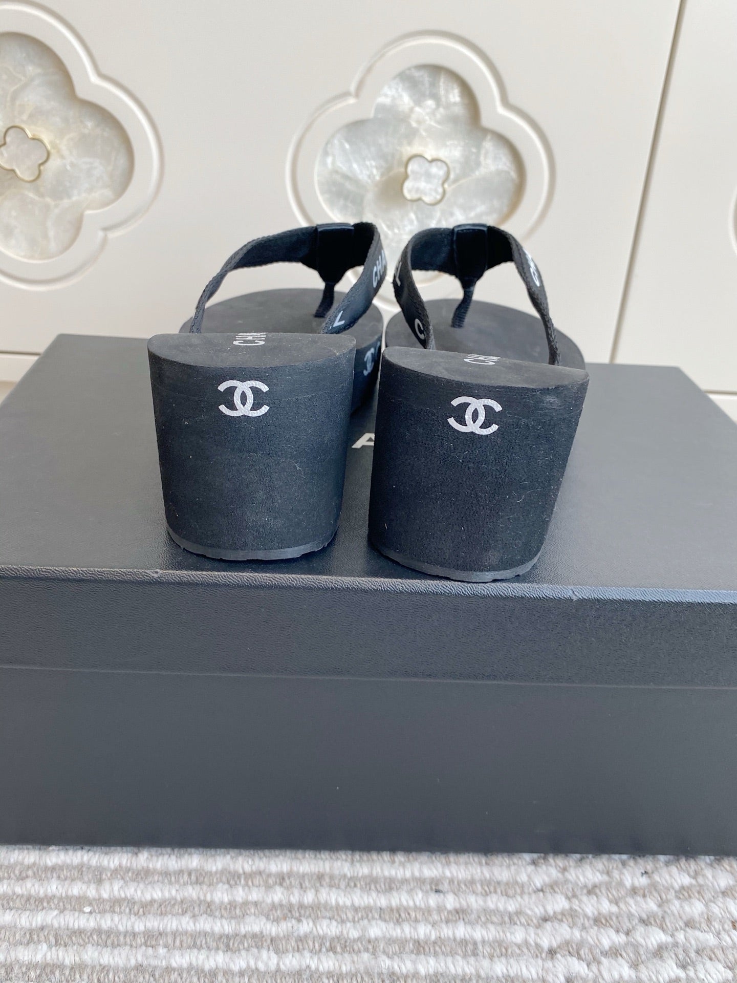 CC 26s Thong Sandals 65 Black Rubber Leather 647674