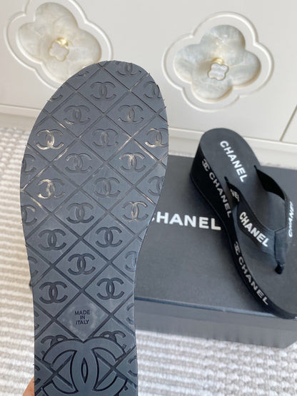CC 26s Thong Sandals 65 Black Rubber Leather 647674