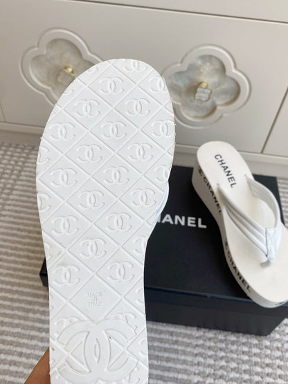 CC 26s Thong Sandals 65 White Rubber Leather 647675