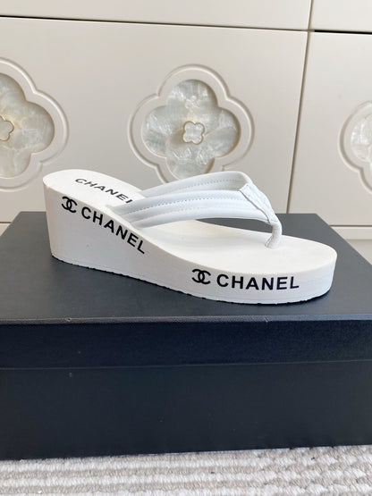 CC 26s Thong Sandals 65 White Rubber Leather 647675