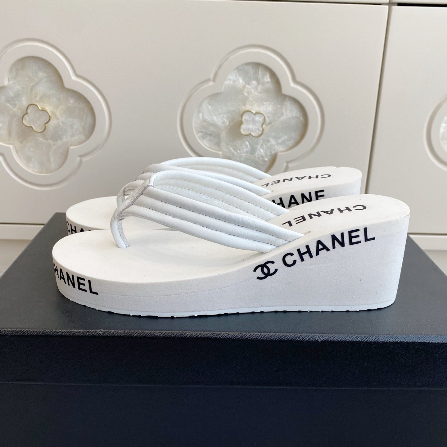 CC 26s Thong Sandals 65 White Rubber Leather 647675