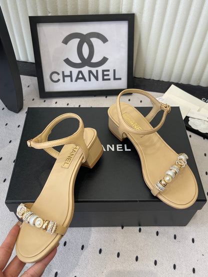 CC 26s Sandals 35 Beige Sheepskin Pearls 650099
