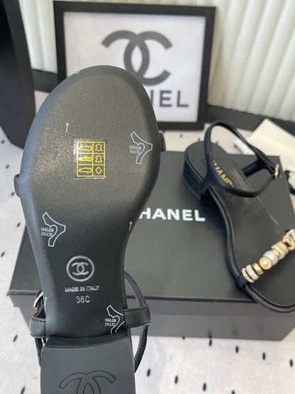 CC 26s Sandals 35 Black Sheepskin Pearls 650100