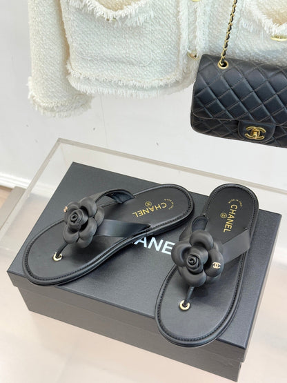CC 26 Camellia Thong Sandal Black Sheepskin 610003